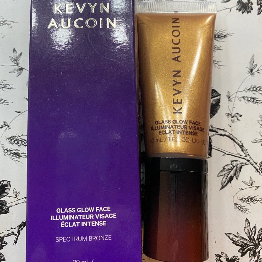 Kevyn Aucoin glass glow